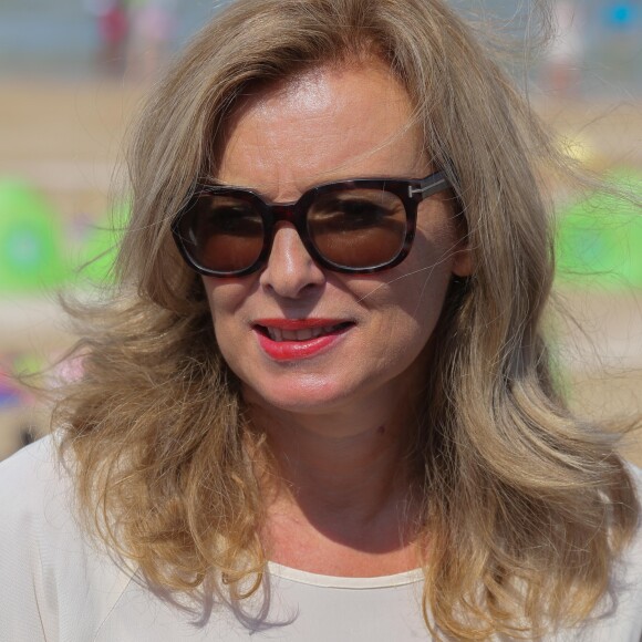 Valérie Trierweiler participe à l'opération du Secours Populaire "Journée des oubliés des vacances" à Cabourg, le 25 août 2016. © CVS/Bestimage