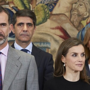 La reine Letizia et le roi Felipe VI d'Espagne recevaient en audience au Palais de la Zarzuela à Madrid le 18 novembre 2016 une délégation de la TVE à l'occasion des 60 ans de la société de télévision publique. © Jack Abuin/Zuma Press/Bestimage