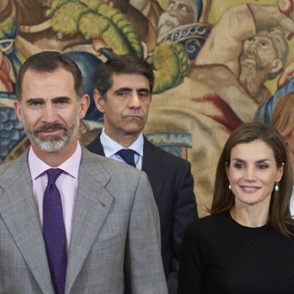 La reine Letizia et le roi Felipe VI d'Espagne recevaient en audience au Palais de la Zarzuela à Madrid le 18 novembre 2016 une délégation de la TVE à l'occasion des 60 ans de la société de télévision publique. © Jack Abuin/Zuma Press/Bestimage