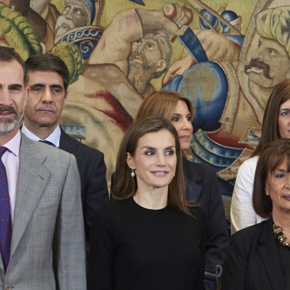 La reine Letizia et le roi Felipe VI d'Espagne recevaient en audience au Palais de la Zarzuela à Madrid le 18 novembre 2016 une délégation de la TVE à l'occasion des 60 ans de la société de télévision publique. © Jack Abuin/Zuma Press/Bestimage