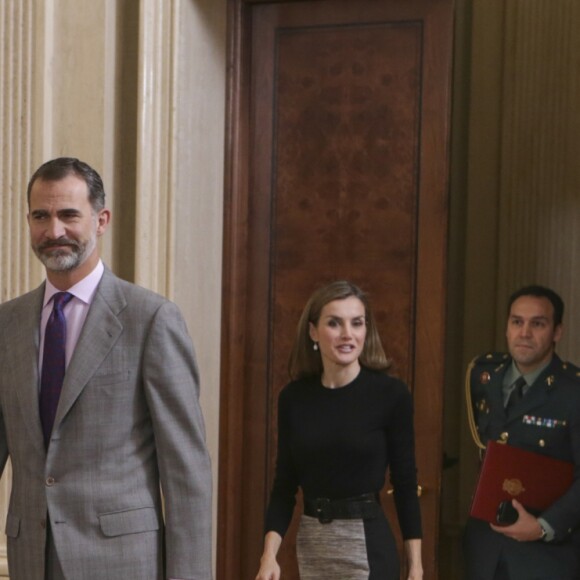 La reine Letizia et le roi Felipe VI d'Espagne ont reçu en audience au Palais de la Zarzuela à Madrid le 18 novembre 2016 une délégation de la TVE à l'occasion des 60 ans de la société de télévision publique.