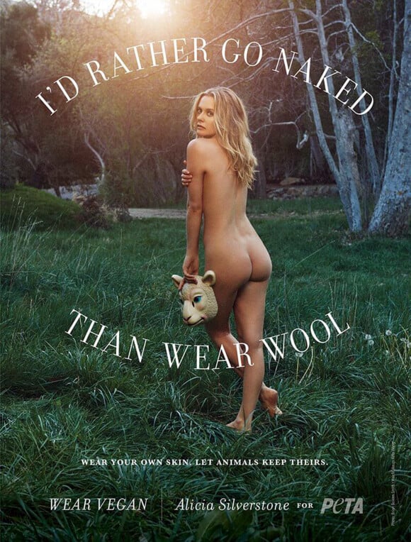 L'actrice Alicia Silverstone pose nue pour la nouvelle campagne de PeTA qui dénonce l’exploitation des moutons pour leur laine.