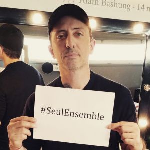 Gad Elmaleh s'engage pour le collectif "Seul Ensemble" au profit de la Maison des parents de l'hôpital Margency, novembre 2016.