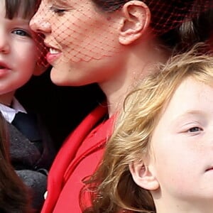 Raphaël, le fils de Charlotte Casiraghi et de son ex-compagnon Gad Elmaleh, assistait avec sa maman au dernier temps des célébrations de la Fête nationale monégasque le 19 novembre 2016, observant depuis les fenêtres du palais princier le défilé militaire avant la salut de la foule. © Bruno Bebert/Dominique Jacovides/Bestimage