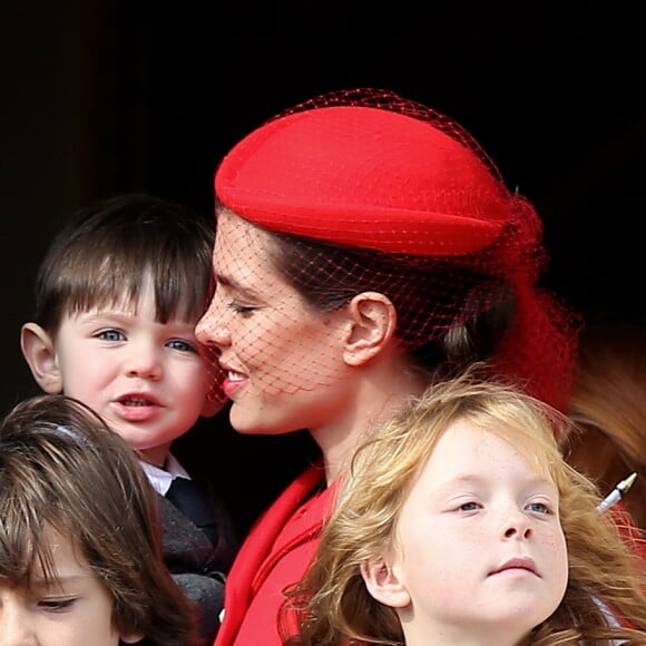 Raphaël, le fils de Charlotte Casiraghi et de son ex-compagnon Gad Elmaleh, assistait avec sa maman au dernier temps des célébrations de la Fête nationale monégasque le 19 novembre 2016, observant depuis les fenêtres du palais princier le défilé militaire avant la salut de la foule. © Bruno Bebert/Dominique Jacovides/Bestimage