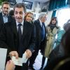 Carla Bruni-Sarkozy et Nicolas Sarkozy votent pour les primaires de la droite et du centre dans une école du 16ème arrondissement de Paris le 20 novembre 2016. © Hamilton / Pool / Bestimage