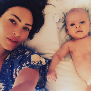 Megan Fox dévoile le visage de son fils Journey. Photo postée sur Instagram en octobre 2016.