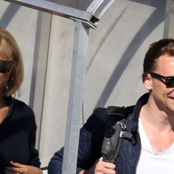 Taylor Swift et son compagnon Tom Hiddleston arrivent à l'aéroport de Sydney, Australie, le 8 juillet 2016. Tom est en Australie pour le tournage du film Thor.08/07/2016 - Sydney