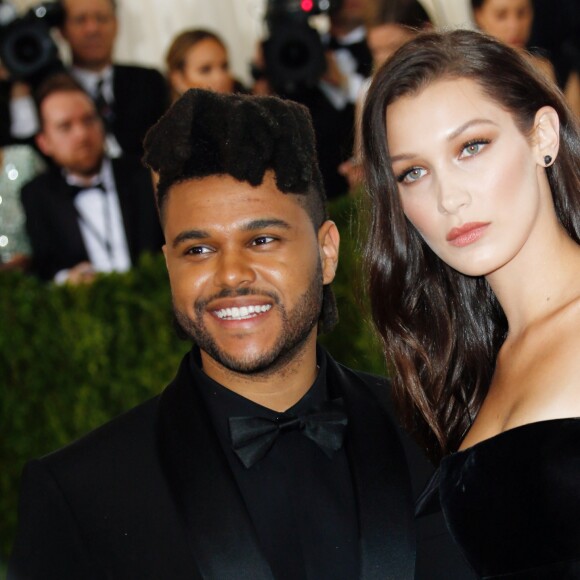 Bella Hadid et son compagnon The Weeknd - Soirée Costume Institute Benefit Gala 2016 (Met Ball) sur le thème de "Manus x Machina" au Metropolitan Museum of Art à New York, le 2 mai 2016. © Charles Guerin/Bestimage  People attending the "Manus x Machina: Fashion In An Age Of Technology" Costume Institute Gala at Metropolitan Museum of Art on May 2, 2016 in New York City.02/05/2016 - New York