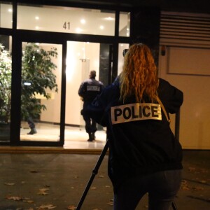 Le célèbre photographe David Hamilton s'est suicidé à son domicile parisien le 25 novembre 2016. Les équipes de la police judiciaire sont venues faire leur enquête et les services funéraires de la mairie de Paris sont venus récupérer le corps du défunt.