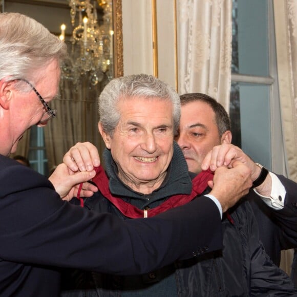 Claude Lelouch fait Commandeur de l'Ordre de la Couronne, une haute distinction attribuée par le roi Philippe sur proposition du ministre des Affaires étrangères Didier Reynders. La décoration a été remise vendredi au Palais d'Egmont à Bruxelles par le ministre des Pensions, Daniel Bacquelaine. Le 25 novembre 2016, Bruxelles. © Alain Rolland / Imagebuzz / Bestimage