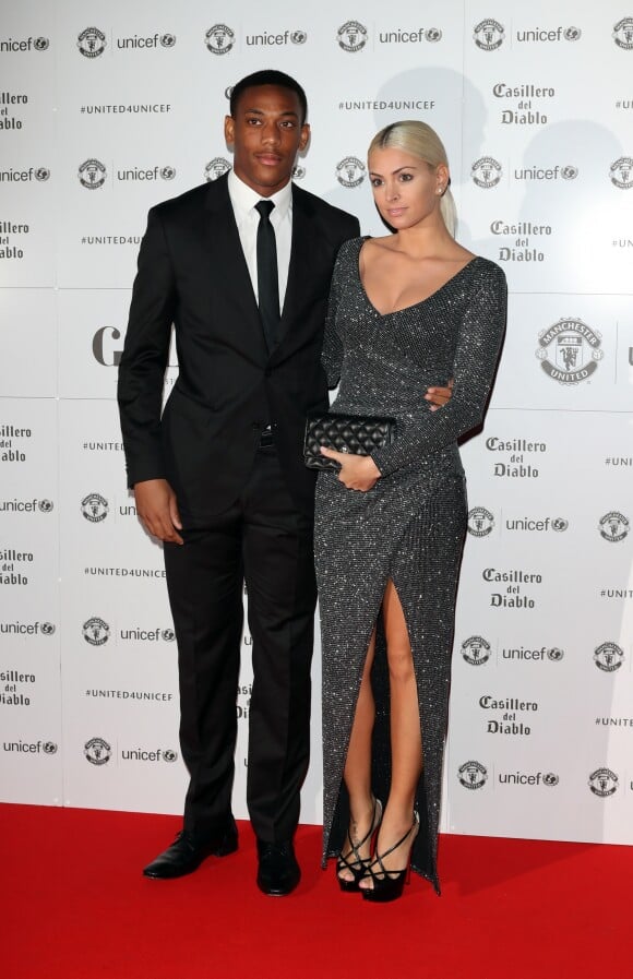 Anthony Martial et sa compagne Mélanie da Cruz sont appa­rus pour la première fois en public au photocall du dîner de gala "The United for UNICEF" au stade Old Trafford à Manchester, Royaume Uni, le 31 octobre 2016.