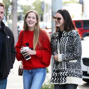 Lana Del Rey déjeune avec sa soeur Caroline Grant au Zinque Café, à Los Angeles le 27 novembre 2016.