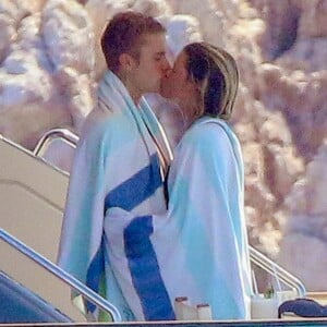 Exclusif - Justin Bieber et sa compagne Sofia Richie en vacances romantique sur un yacht à Los Cabos au Mexique le 28 août 2016