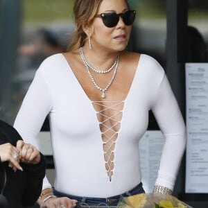 Mariah Carey en pleine séance de shopping pour Thanksgiving dans un super marché à Honolulu à Hawaï, le 26 Novembre 2016.