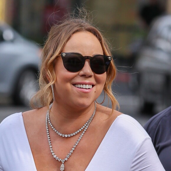 Mariah Carey en pleine séance de shopping pour Thanksgiving dans un super marché à Honolulu à Hawaï, le 26 Novembre 2016.