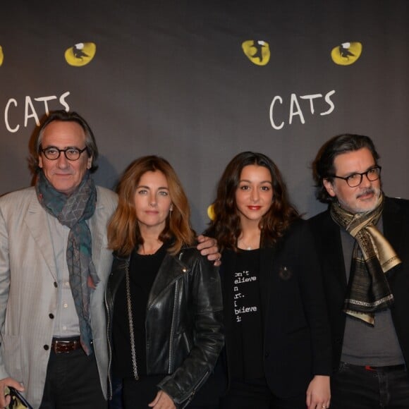 Philippe Lavil, Cristiana Reali, Christophe Barratier et sa fille Violette - Première de la comédie musicale "Cats" au théâtre Mogador à Paris, le 1er octobre 2015.