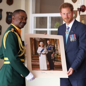 Le prince Harry rencontre Rihanna lors du 50ème anniversaire de l'indépendance de la Barbade, le 30 novembre 2016.