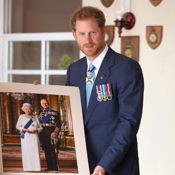 Le prince Harry rencontre Rihanna lors du 50ème anniversaire de l'indépendance de la Barbade, le 30 novembre 2016.