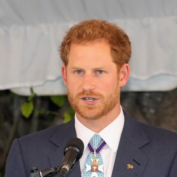 Le prince Harry rencontre Rihanna lors du 50ème anniversaire de l'indépendance de la Barbade, le 30 novembre 2016.