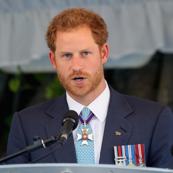 Le prince Harry rencontre Rihanna lors du 50ème anniversaire de l'indépendance de la Barbade, le 30 novembre 2016.