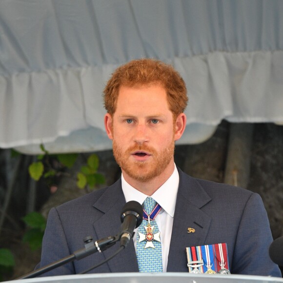 Le prince Harry rencontre Rihanna lors du 50ème anniversaire de l'indépendance de la Barbade, le 30 novembre 2016.