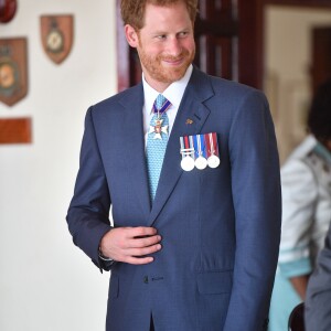 Le prince Harry rencontre Rihanna lors du 50ème anniversaire de l'indépendance de la Barbade, le 30 novembre 2016.