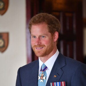 Le prince Harry rencontre Rihanna lors du 50ème anniversaire de l'indépendance de la Barbade, le 30 novembre 2016.