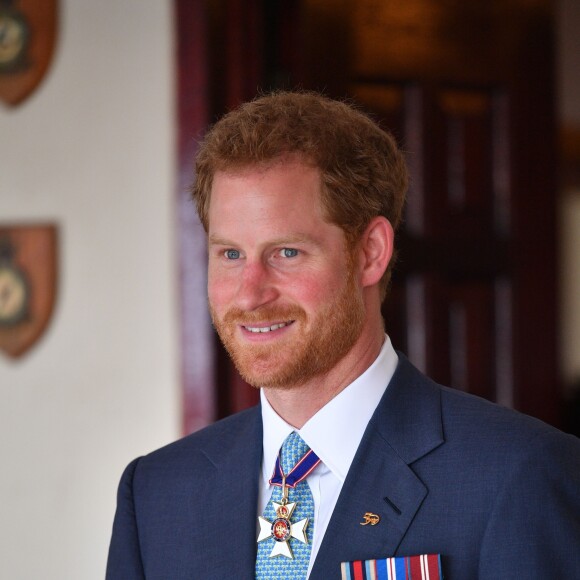 Le prince Harry rencontre Rihanna lors du 50ème anniversaire de l'indépendance de la Barbade, le 30 novembre 2016.