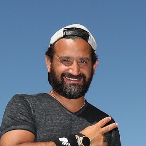 Exclusif - Fini les vacances pour Cyril Hanouna, très aminci, qui arrive à l'aéroport de Nice pour prendre un avion pour Paris. Le 24 août 2016