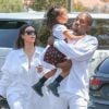 Kim Kardashian avec son mari Kanye West et leur fille North West - La famille Kardashian sort du cinema après vu le film "Finding Dory" à Calabasas le 25 juin 2016.