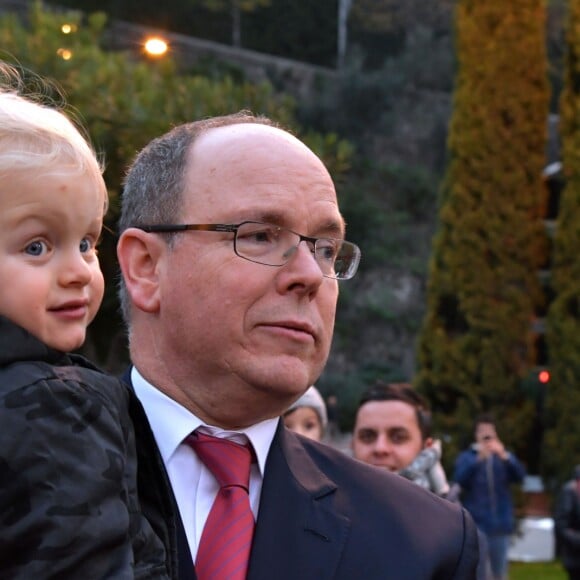 Semi-exclusif - Le prince Albert II de Monaco et son fils Jacques pendant l'inauguration du Village de Noël à Monaco le 3 décembre 2016. Le Village de Noël est installé sur le quai Albert 1er du Port Hercule. Les animations telles que manèges pour enfants, la patinoire ou la grande roue et les différents stands de souvenirs ou de nourritures seront ouverts du 2 décembre au 2 janvier 2017. © Charly Gallo / Gouvernement Princier /Pool restreint Monaco/Bestimage Semi-exclusive