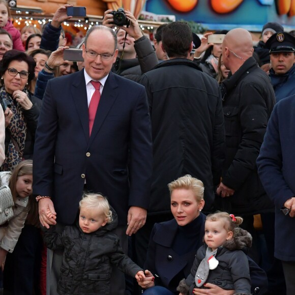 Semi-exclusif - Le prince Albert II de Monaco, son épouse la princesse Charlene et leurs enfants le prince Jacques et la princesse Gabriella pendant l'inauguration du Village de Noël à Monaco le 3 décembre 2016. Le Village de Noël est installé sur le quai Albert 1er du Port Hercule. Les animations telles que manèges pour enfants, la patinoire ou la grande roue et les différents stands de souvenirs ou de nourritures seront ouverts du 2 décembre au 2 janvier 2017. © Charly Gallo / Gouvernement Princier /Pool restreint Monaco/Bestimage Semi-exclusive