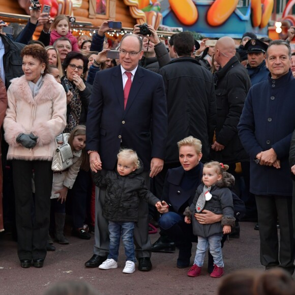 Semi-exclusif - Mélanie de Lusignan et sa mère Elisabeth-Anne de Massy (cousine du prince Albert II de Monaco), le prince Albert II de Monaco, son épouse la princesse Charlene et leurs enfants le prince Jacques et la princesse Gabriella pendant l'inauguration du Village de Noël à Monaco le 3 décembre 2016. Le Village de Noël est installé sur le quai Albert 1er du Port Hercule. Les animations telles que manèges pour enfants, la patinoire ou la grande roue et les différents stands de souvenirs ou de nourritures seront ouverts du 2 décembre au 2 janvier 2017. © Charly Gallo / Gouvernement Princier /Pool restreint Monaco/Bestimage Semi-exclusive