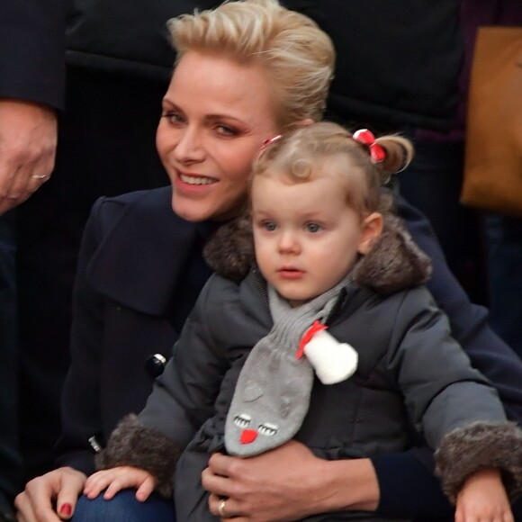 Semi-exclusif - La princesse Charlene et sa fille Gabriella pendant l'inauguration du Village de Noël à Monaco le 3 décembre 2016. Le Village de Noël est installé sur le quai Albert 1er du Port Hercule. Les animations telles que manèges pour enfants, la patinoire ou la grande roue et les différents stands de souvenirs ou de nourritures seront ouverts du 2 décembre au 2 janvier 2017. © Charly Gallo / Gouvernement Princier /Pool restreint Monaco/Bestimage Semi-exclusive