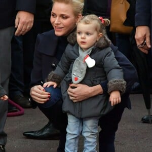 Semi-exclusif - La princesse Charlene et sa fille Gabriella pendant l'inauguration du Village de Noël à Monaco le 3 décembre 2016. Le Village de Noël est installé sur le quai Albert 1er du Port Hercule. Les animations telles que manèges pour enfants, la patinoire ou la grande roue et les différents stands de souvenirs ou de nourritures seront ouverts du 2 décembre au 2 janvier 2017. © Charly Gallo / Gouvernement Princier /Pool restreint Monaco/Bestimage Semi-exclusive