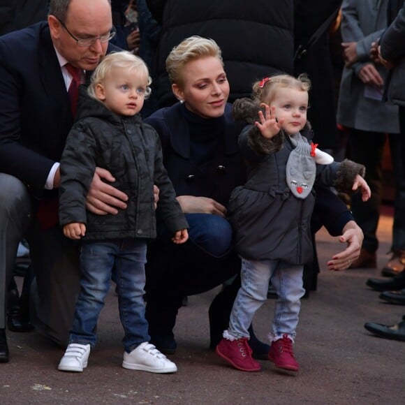 Semi-exclusif - Le prince Albert II de Monaco, son épouse la princesse Charlene et leurs enfants le prince Jacques et la princesse Gabriella pendant l'inauguration du Village de Noël à Monaco le 3 décembre 2016. Le Village de Noël est installé sur le quai Albert 1er du Port Hercule. Les animations telles que manèges pour enfants, la patinoire ou la grande roue et les différents stands de souvenirs ou de nourritures seront ouverts du 2 décembre au 2 janvier 2017. © Charly Gallo / Gouvernement Princier /Pool restreint Monaco/Bestimage Semi-exclusive