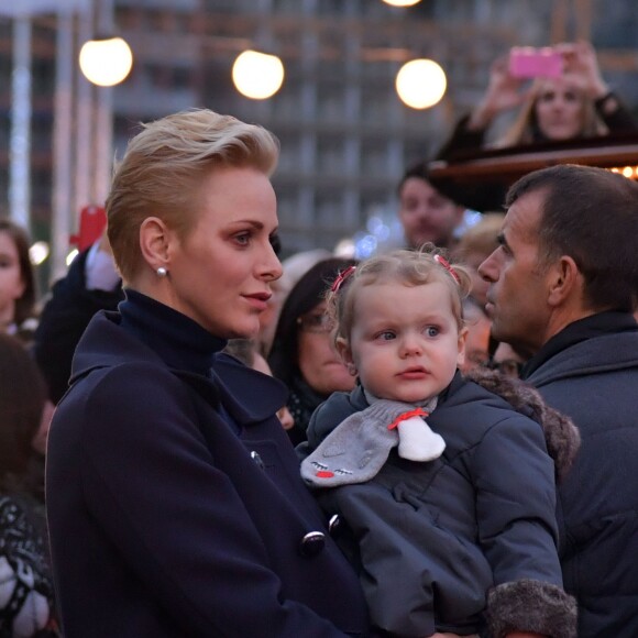 Semi-exclusif - La princesse Charlene et sa fille Gabriella pendant l'inauguration du Village de Noël à Monaco le 3 décembre 2016. Le Village de Noël est installé sur le quai Albert 1er du Port Hercule. Les animations telles que manèges pour enfants, la patinoire ou la grande roue et les différents stands de souvenirs ou de nourritures seront ouverts du 2 décembre au 2 janvier 2017. © Charly Gallo / Gouvernement Princier /Pool restreint Monaco/Bestimage Semi-exclusive
