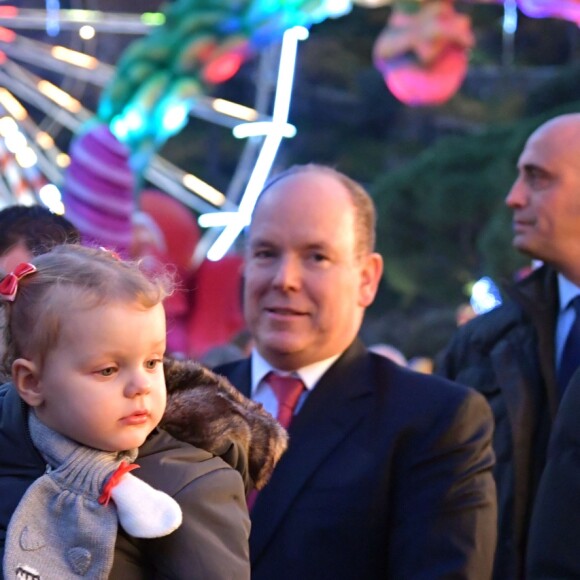 Semi-exclusif - Le prince Albert II de Monaco, son épouse la princesse Charlene et leurs enfants le prince Jacques et la princesse Gabriella pendant l'inauguration du Village de Noël à Monaco le 3 décembre 2016. Le Village de Noël est installé sur le quai Albert 1er du Port Hercule. Les animations telles que manèges pour enfants, la patinoire ou la grande roue et les différents stands de souvenirs ou de nourritures seront ouverts du 2 décembre au 2 janvier 2017. © Charly Gallo / Gouvernement Princier /Pool restreint Monaco/Bestimage Semi-exclusive