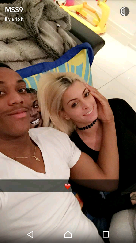 Mélanie Da Cruz souriante pour l'anniversaire d'Anthony Martial, lundi 5 décembre 2016 - Snapchat