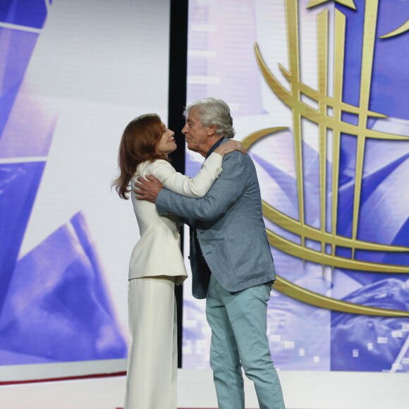 Isabelle Huppert et Paul Verhoeven - Personnalités lors de l'hommage à Paul Verhoeven pendant la 16ème édition du Festival International du Film de Marrakech le 5 décembre 2016. © Philippe Doignon / Bestimage