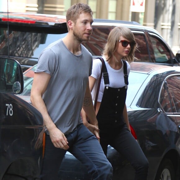 Taylor Swift et son petit-ami Calvin Harris sortent d'un restaurant à New York, le 28 mai 2015