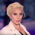 Lady Gaga chante lors du défilé Victoria's Secret qui s'est déroulé au Grand Palais à Paris. Vidéo publiée sur Youtube le 6 décembre 2016