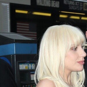 Lady Gaga et son compagnon Taylor Kinney arrivent à la soirée "Billboard's 10th Annual Women In Music" au Cipriani à New York le 11 décembre 2015.