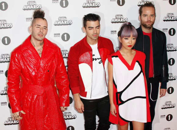 Cole Whittle, Joe Jonas, Jinjoo Lee et Jack Lawless (DNCE) à la Soirée "BBC Radio 1's Teen Awards" à Londres. Le 23 octobre 2016