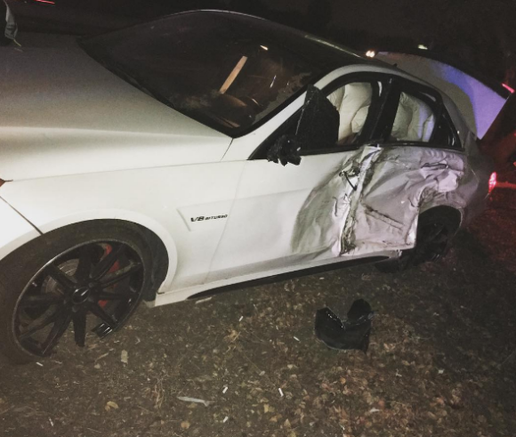 Casper Smart a eu un accident de voiture et a embouti sa Mercedez. Photo publiée sur Instagram le 8 décembre 2016