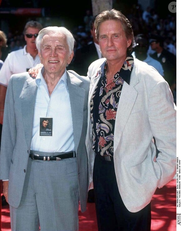 Kirk Douglas et son fils Michael à Los Angeles en 1997.