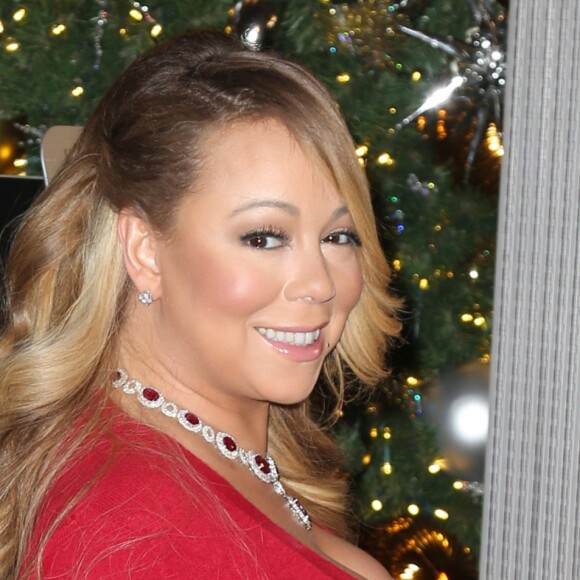 Mariah Carey allume l'Empire State Building à New York, le 6 décembre 2016