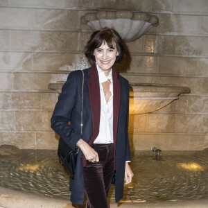 Inès de La Fressange au défilé Chanel Métiers d'Art 2016/2017 à l'hôtel Ritz à Paris le 6 décembre 2016. © Olivier Borde / Bestimage