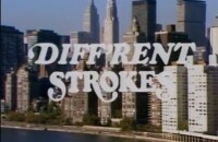 Générique de la série "Arnold et Willy", dont le thème est "Different Strokes", composé par Alan Thicke